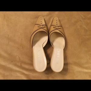 Prada Leather Mules Shoes W/Edging Tan Bow Size 39